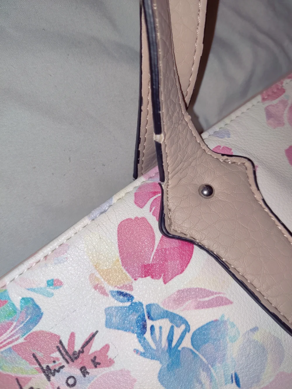 Nicole Miller Floral Leather Tote. (Plz See Pics Worn handles and bottom corners